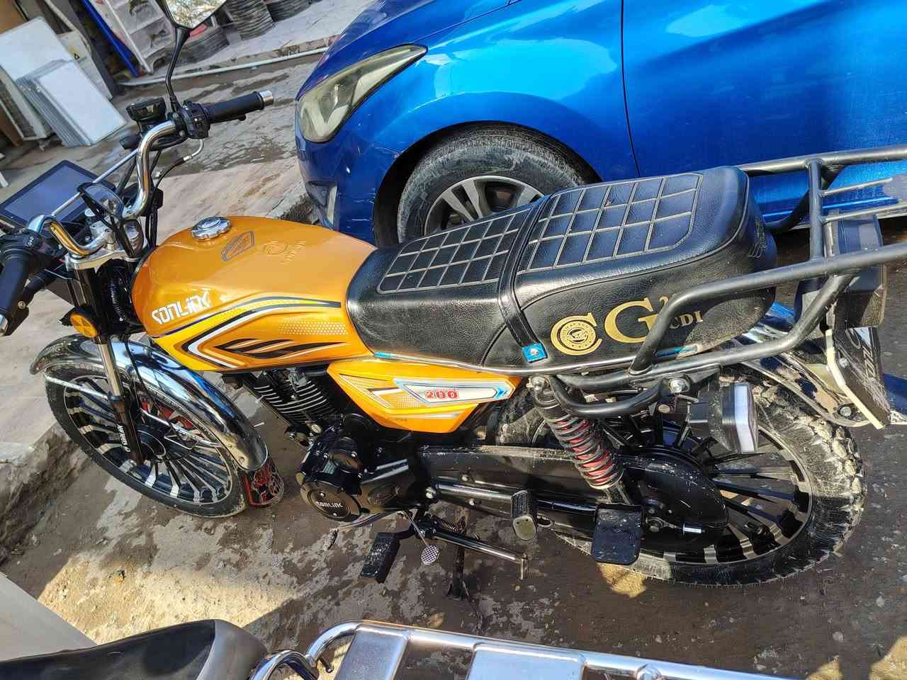 السلام عليكم دراجة سونك موديل 2025  محرك 200سيسي سلف تشغيل بصمه تحكم عن بعد
دراجة نضيفه  دشبول نص 📱يشتغل طافي 
اوراق بغداد
عنوان واسط العزيزية 
***********
