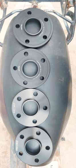 السلام عليكم تخم سبيسرات تو سايز مع الستدات زيرو ما مشدودات 
سعر التخم ١٥٠ الف القياس ومال يانوع سيارة مكتوب عليهن 
مكاني كربلاء وتوصيل موجود
***********
***********
