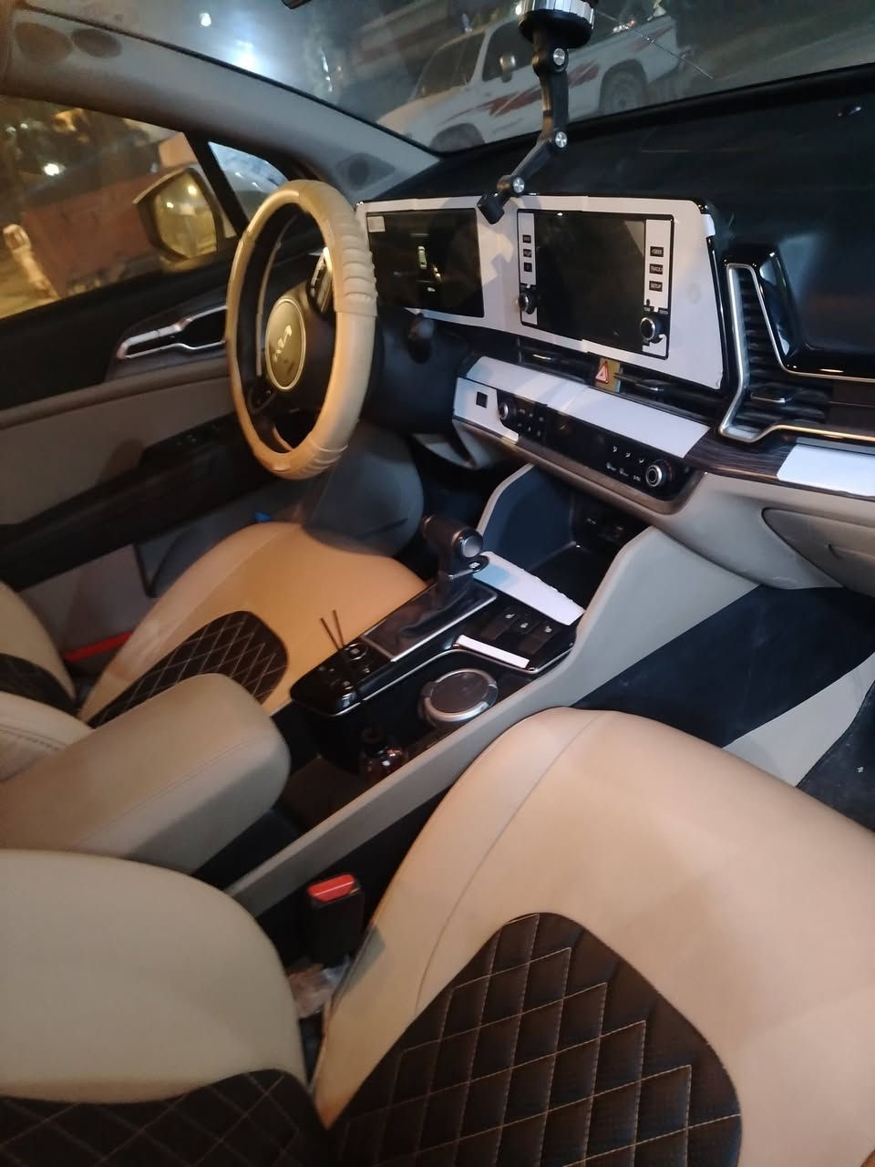 سبورتج مديل ٢٥ فول عده لقماره حديد سياره زيرو ماشيه ١٤٠٠٠ بيهه شخط بصيط سبب لبيع عندي بناء سعر ٢٤٠ تواصل عل رقم ***********
