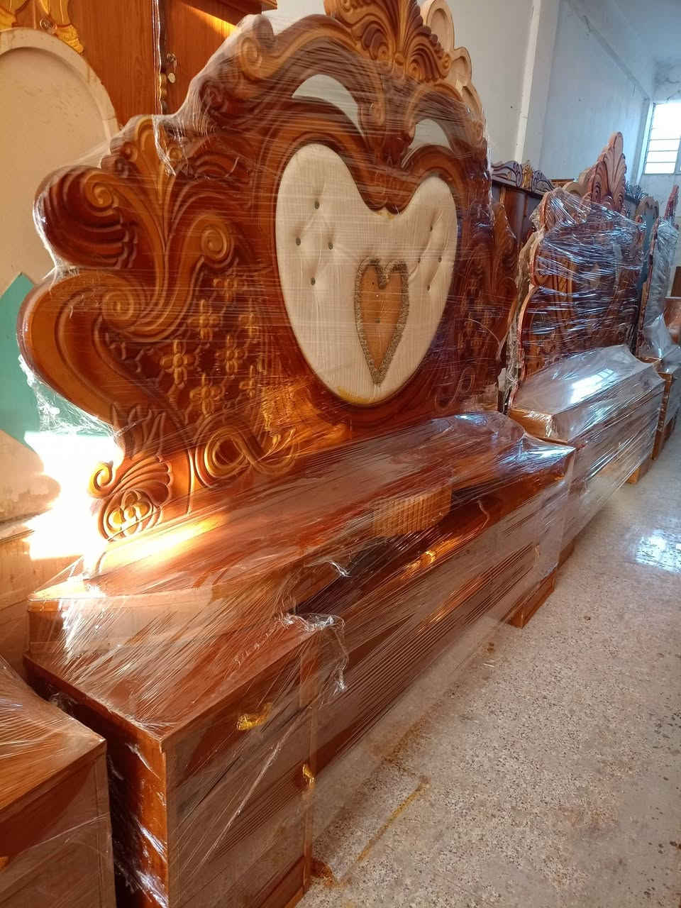 غرفة نوم عراقي مستخدم اخو الجديد وباسعار مناسبة شغل درجة اولى مرتب ضهر جرجوبة السعر 600 وبيها مجال للطيبين 
رقم الهاتف ***********
