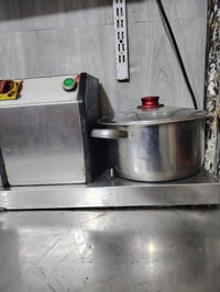 خلاط حمص للبيع شغال السعر ٢٠٠ بي محال بسيط العنوان بغداد جكوك الرقم ٠٧...