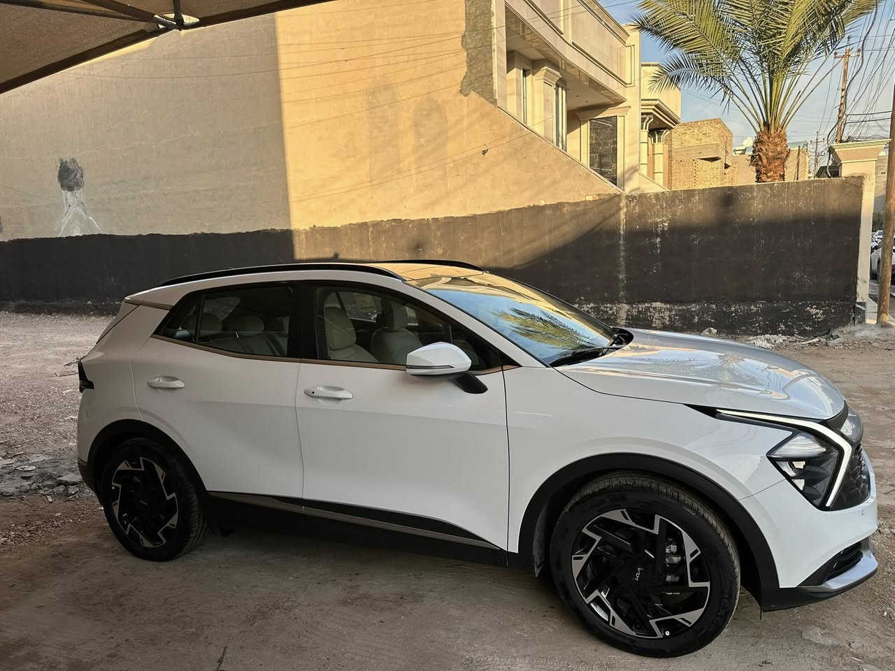 السلام عليكم 
للبيع :كيه سبورتج  خليجي 
الموديل : 2023
ماشيه : 19 الف 
السياره :مكفوله كفالة عامة  
مري كهرباء 
انضمه قياده 4 (نورمل +سبورت +ايكو +سمارت)
(تشغيل عن بعد سقف بانوراما + بصمة تشغيل + ابواب + صندوق)
كرسي السايق كهرباء
حساسات امامي خلفي 
 شاشه +عداد دجتل 
كامره دواره 
بصمت ابواب 
ترحيب عند لاقتراب 
مثبت سرعه 
سايد بريك كهرباء 
ويل 19
تبريد قطعتين 
داخل بيجي 
محرك 2000 دوش 
شاحن واير لس 
الصابيح الماميه LED
المصابيح الخلفيه LED
شفتات ستيرن رياضي 
مانع انزلاق 
شاشه ابل كار بليل +جي بي اس 
انذار عند الاقتراب
اشاير بل مري 
السياره كلش نضيفه وحلوه 
سعر السيارة 33 مليون 
للاتصال ***********
