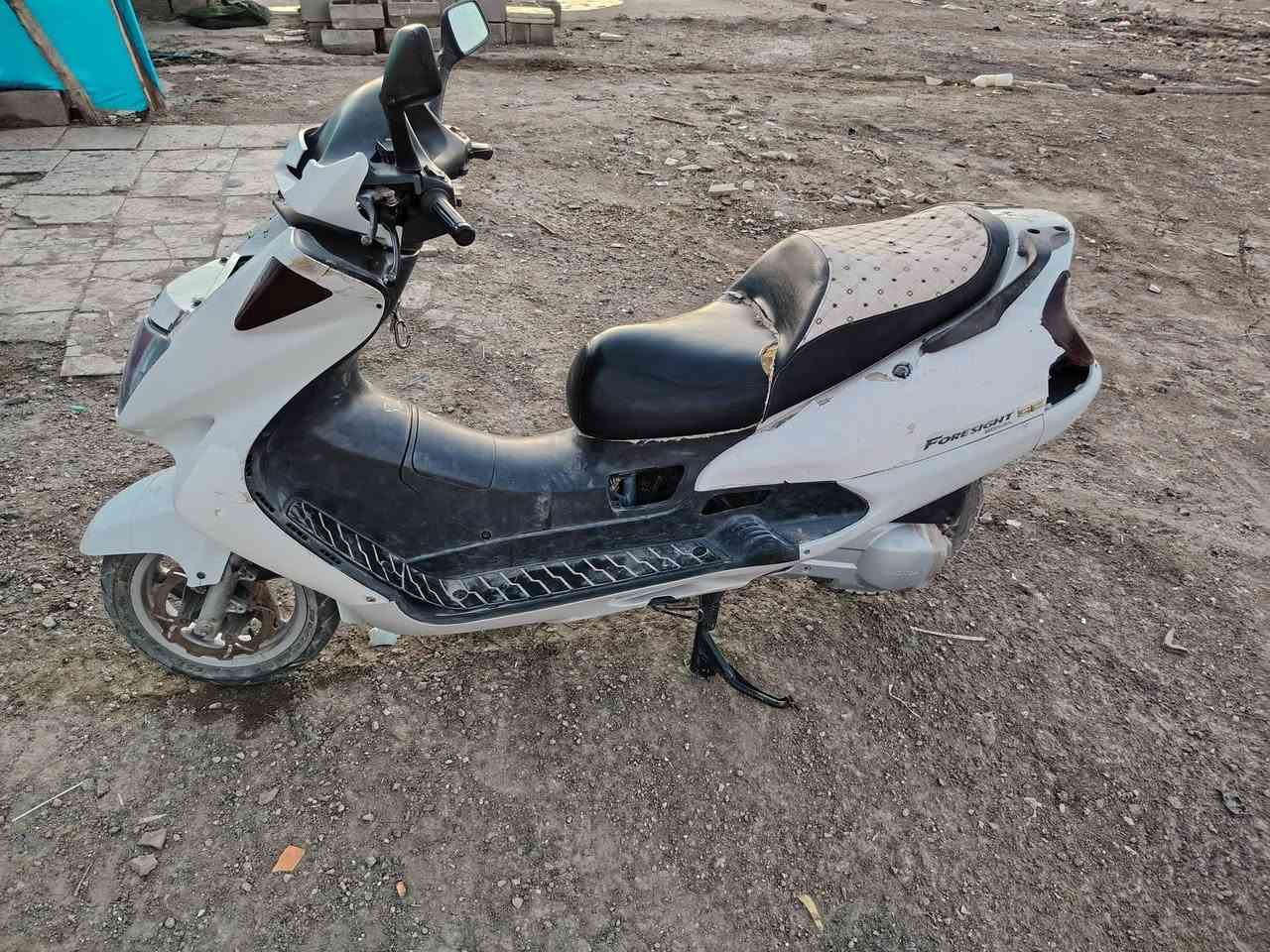 لسلام عليكم دراجه للبيع  فور سايد ادراجه جاهزة نصافه مثل ما موضح الكهربايات وضع شركه ممعوب بيهن بس الكفر الابيض شوي تعبان اسعر 750
رقم الهاتف ***********
