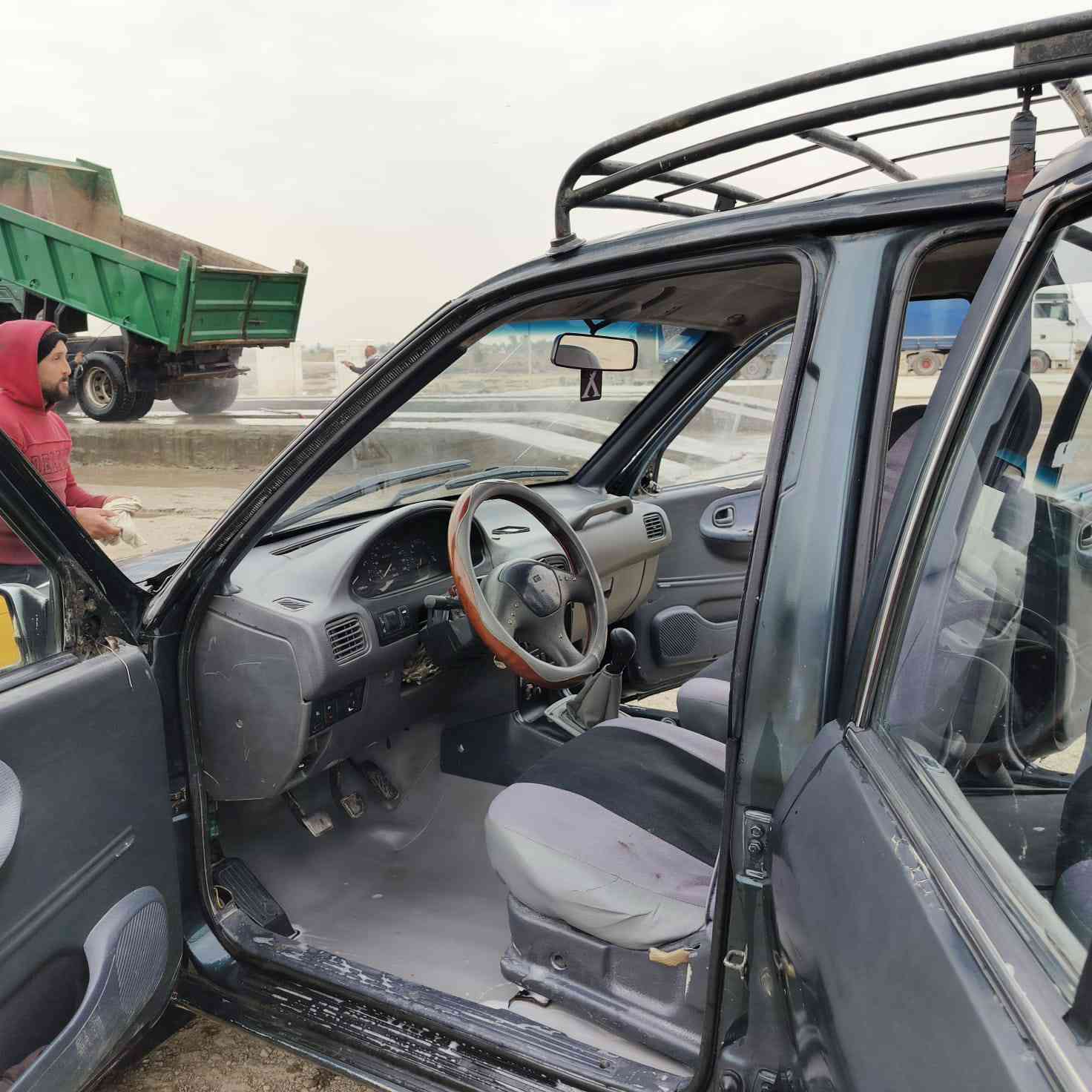 السلام عليكم 
سبورتج 93 رقم نكليزي تخم تاير جديد مازدات جديدة شغالة گشرها مثل متشوفون 
للبيع سعر 35 وبيها مجال
مكان ديالى  ***********
