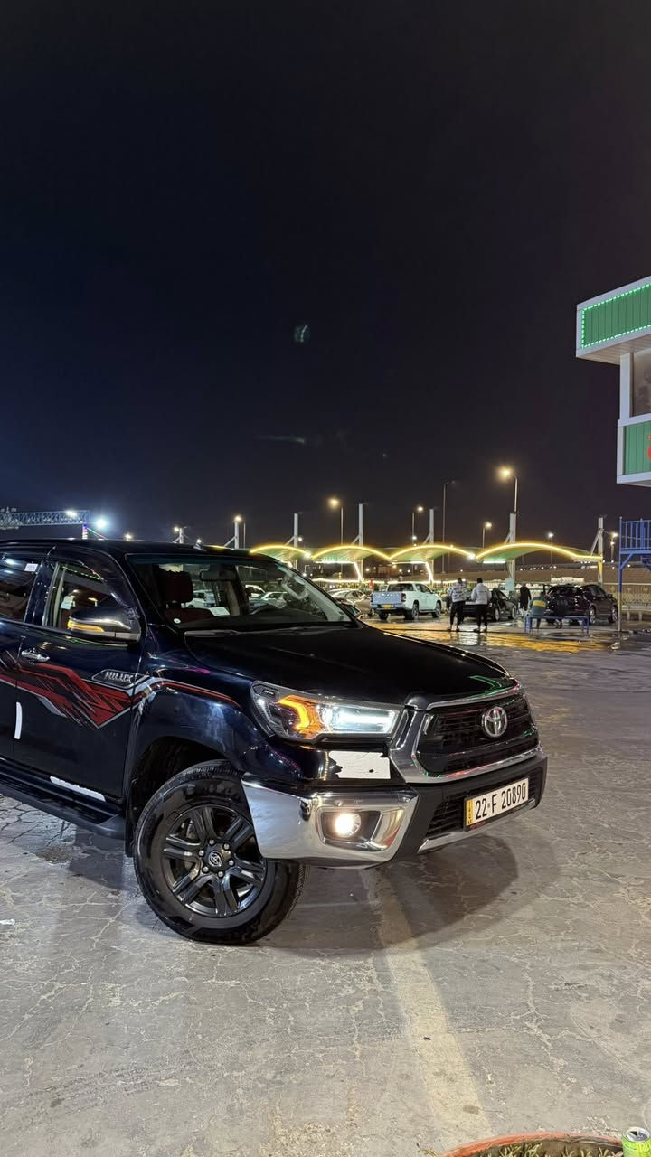 السلام عليكم
للبيع بيك اب هايلوكس  شركة ساز موديل 23 
السيارة خليجية كفاله عام بشرط 
ما عدا بارد بكد صبع 
و شخط ب بدي  كد شبر 
السيارة ماشية 107 الف كيلو متر 
السيارة احلى مواصفات ب هايلوكس 
مواصفات 
بصمة 
4x4 
دفلوك 
ثلاجة ب جكمجه 
بنيد جكات 
بدي جكات 
جام 4 اوتو ينزل و يصعد 
 تبريد كشنات 
شاشة كبيرة 
گير اوتو 
مكينة 2700  4v   بانزين 
كامرا خلفية 
شحن لاسلكي 
تحكم ستيرن 
مثبت سرعه 
مرايات شفط ينطبگن
سعر السيارة 
320 
للتواصل 
078 450 44 300
0772 111 6901
