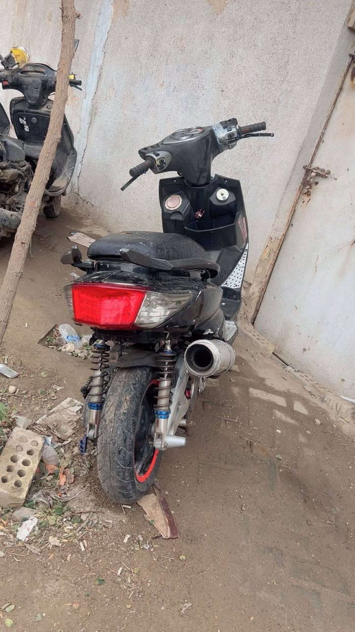 سلام عليكم سكنس فحل للبيع دراجه ٥٨ ونص كور بصمه وكلجات رياضيي وتزويد شوفت عينك دراجه شغاله بس كابريتر تعبانه بجمه موجود نقصه كابريتر ول وجه لفوكمال شاير ااشراي يجي خاص ***********
