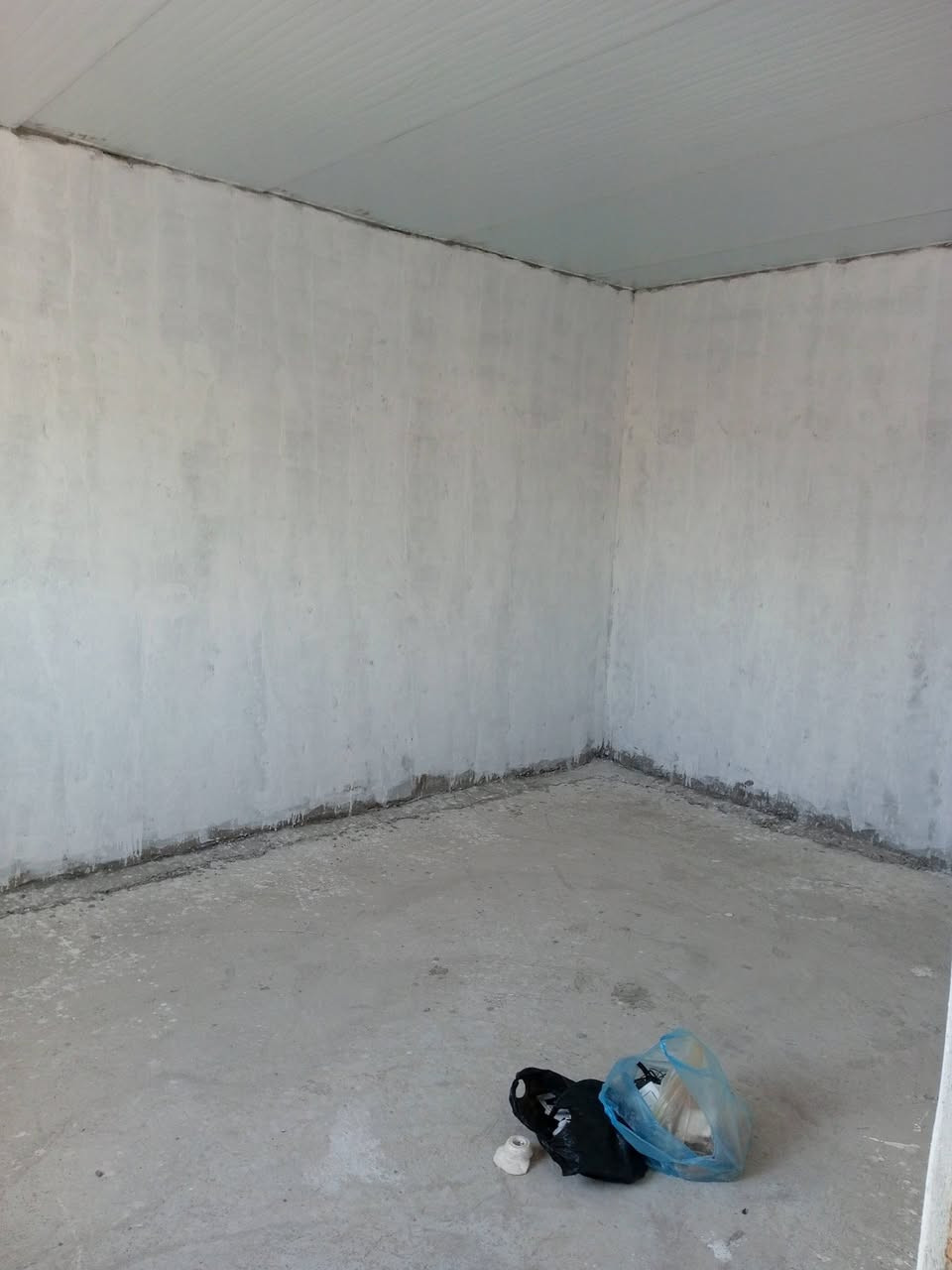 سلام عليكم بيت تجاوز بحي الحسين قريب عله سيطرة البان القديمه مساحة 126سعره مناسب هاذه رقمي للتواصل ***********
