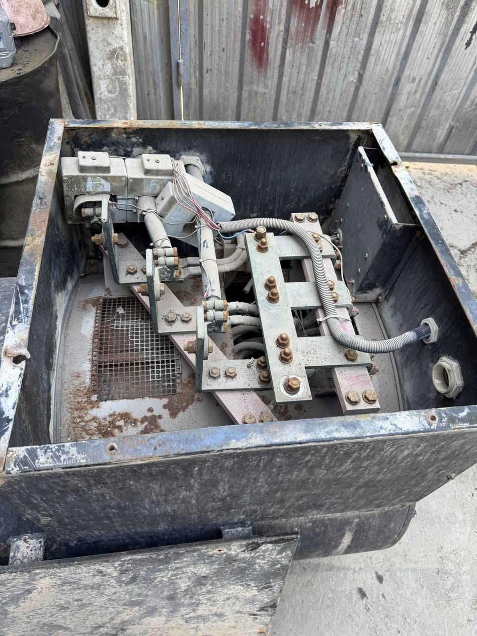 سلام عليكم
توليد للبيع 650KAV شغال بلادي المكان بغداد اي استفساراتصل وبيك خير وتدلل 
***********
