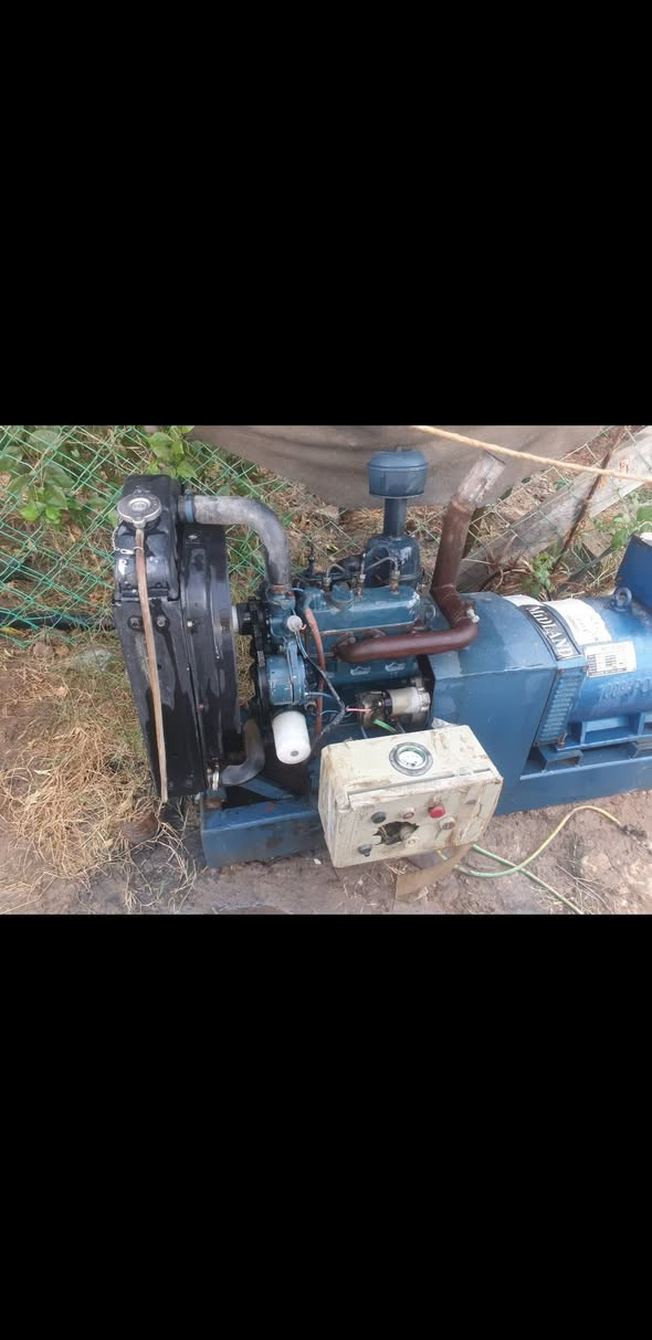 للبيع مولد كابوته نظيف جدا ٧ كي في ٣ بستم للاستفسار الاتصال ***********
