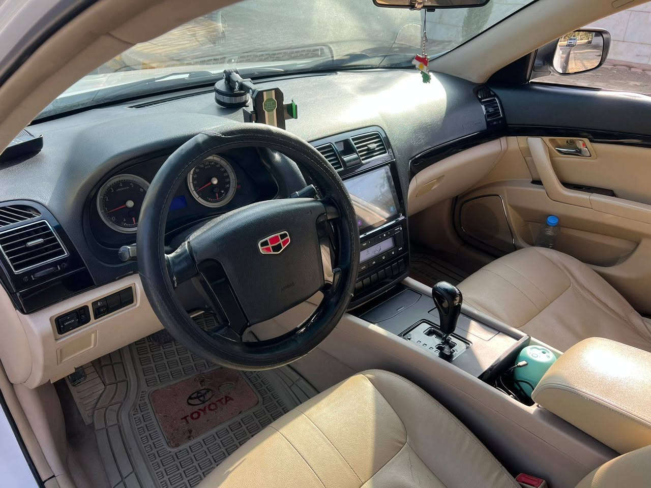 ***********
جيلي امكراند موديل 2013  مواصفات سلايت حساسات بردات كهربائي بلادى داخل اصفر جلد تبريد قتعتين شاشة ايباد كامرا سيارة مابيها صبخ مكان كركوك سعر 85بيها مجال
