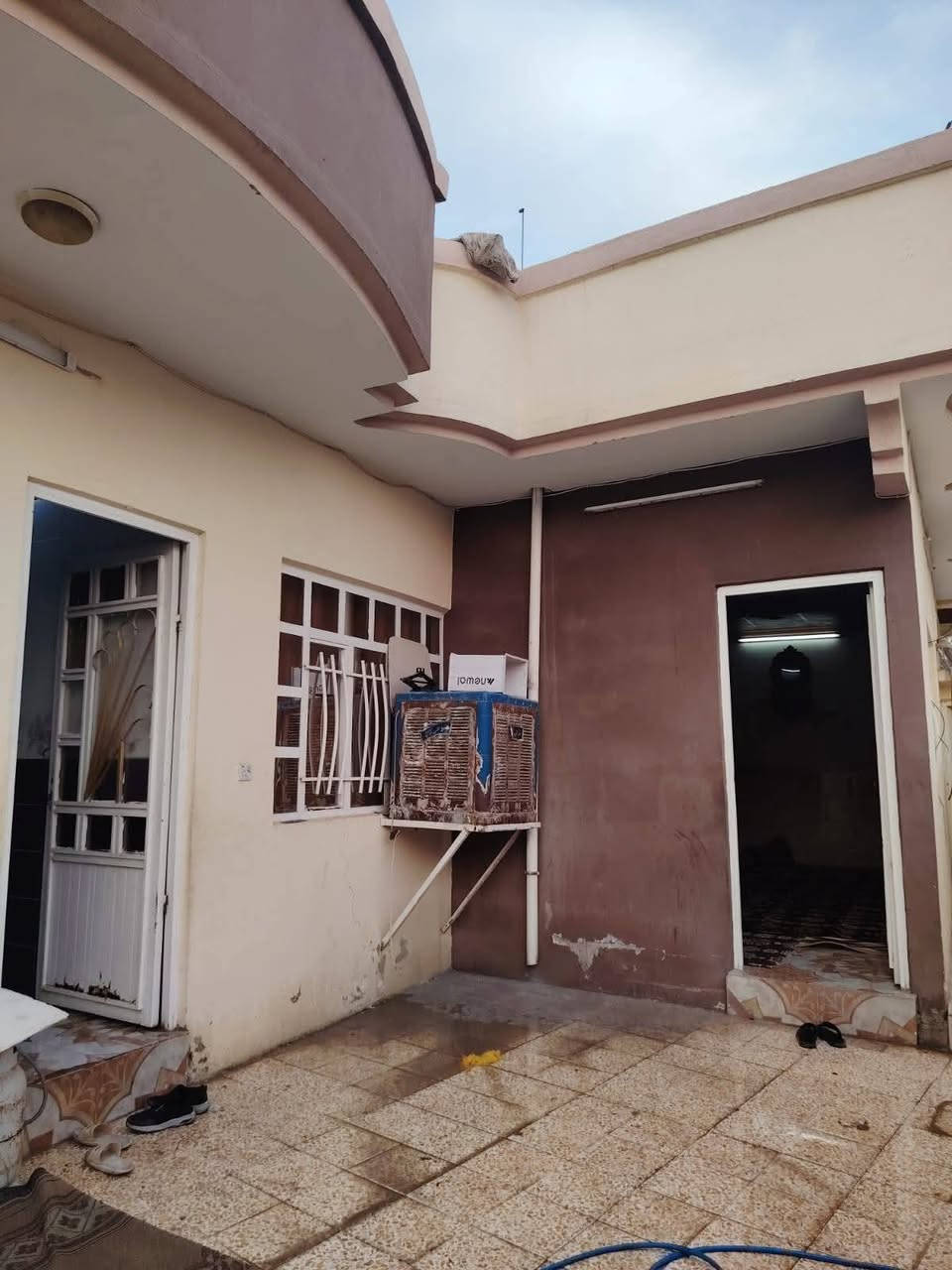 #دار_للبيع_للبيع
#الموقع_موصل_حي_الانتصار_
#شارع_60_خلف_المستوصف
مساحه🏛️ 125 متر مربع ركن
الدار متكون 🏛️ غرفتين نوم وهول ومطبخ واستقبال وصحيات وبيتونه
#سند_طابو_الزهور_شرط_التحويل
خدمات كامله
اتجاه قبله 🕋
بناء حديث
للتواصل والاستفسار
*********** 📲📲
*********** 📲📲
#عقارت_الموصل_حي_الانتصار
#عقارات_الموصل_الجانب_الايسر
