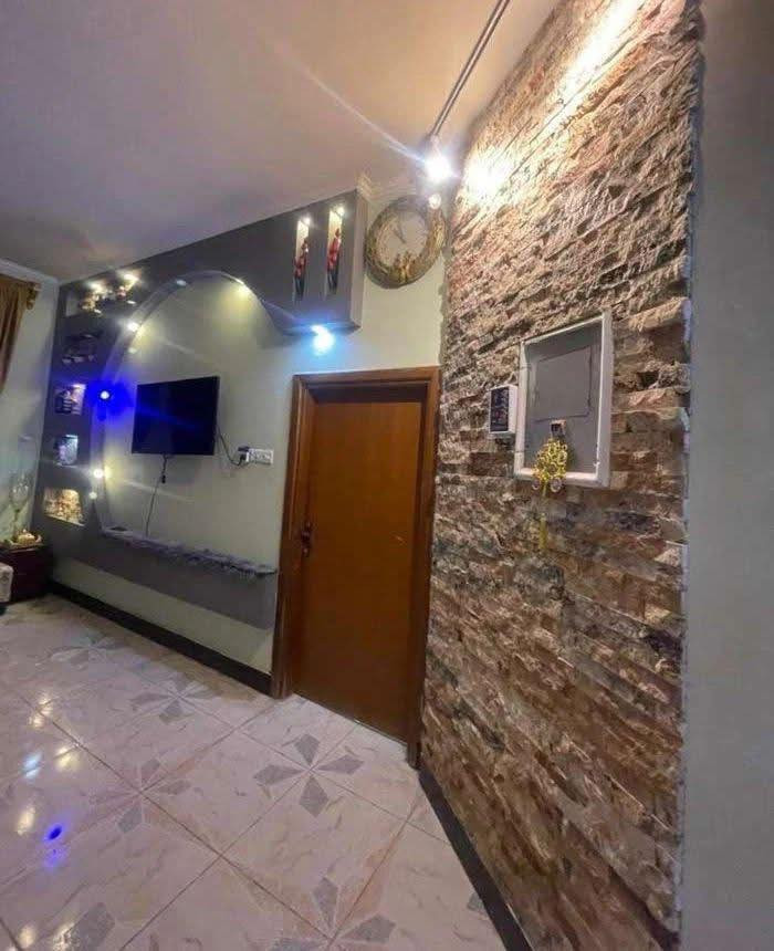 التنومة /حي الجامعة/ الشارع الي بصف شارع المشروع/ مسافة 10 بيوت عن الشارع العام
طابو ملك صرف
200متر
بناء 2010
ترميم سنة2021
طابقين
الطابق الاول استقبال ومطبخ وغرفة وصالة ومجموعة صحية
الطابق الثاني 3 غرف وصالة ومجموعة صحية
البيت بي مخزن كبير جداً
***********
