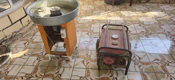 مكينه شعر بنات عمل عراقي ومولده عل فحص السعر ٣٠٠ الشراي ينتصل ***********العنوان حله السعر انتصل وتدلل حلة
