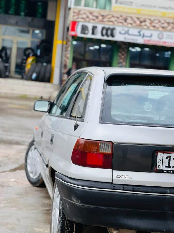 السلام عليكم 
🔴للبيع أسترا موديل 92 
رقم بغداد أنكليزي 
تايرات جدد محرك نظيف حجم 18
كير أتوماتيك 
السياره سلايت شرط التحويل 
الرقم ؛***********
