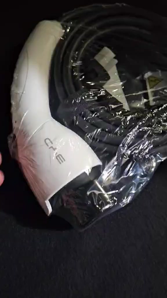 السلام عليكم اخوتي الطيبين شاحنه بي واي دي اصليه مال الشركه السعر 75 الف مكان ديالى ***********
