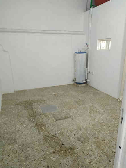 32
((  دار   🏠للايجار ))  
المساحه............  150 متر  
السعر   ........... 300 الف 
العنوان...............  الكوفة علوة الفحل 
يحتوي على....... (غرفه  نوم ومطبخ ..صاله..صحيات داخلية وخارجية )
(ماطور..خزان عدد 2..سخان عدد 2  .. وخط مولد) 
دار جديد  جاهز من كلشي دينار متخلي عليه منطقة كلش حلوه الاتصال ***********
