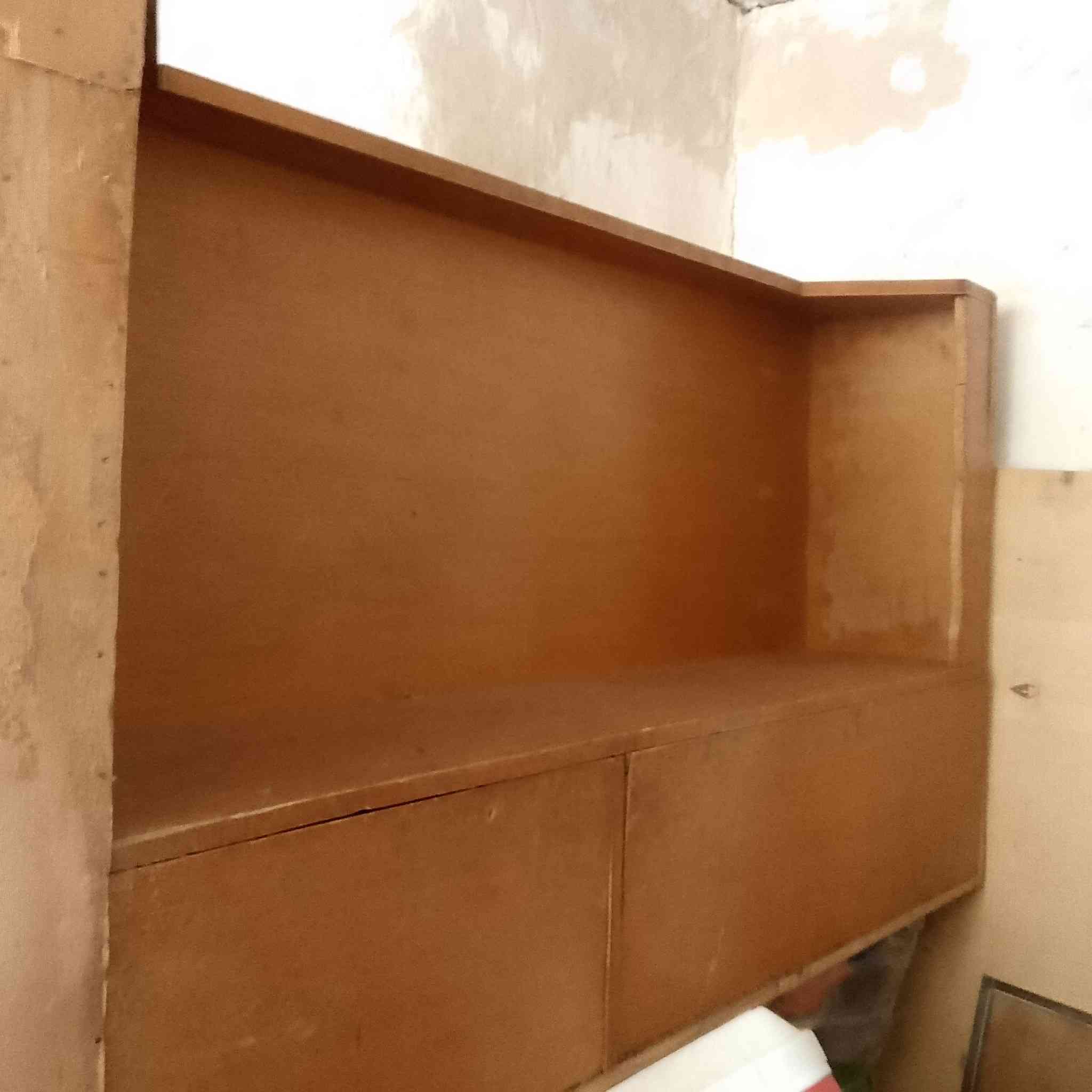 السلام عليكم اخوان غرفه خشاب للبيع او مراوس بثاث بيت اي شئ  عندك غير 
***********//***********
