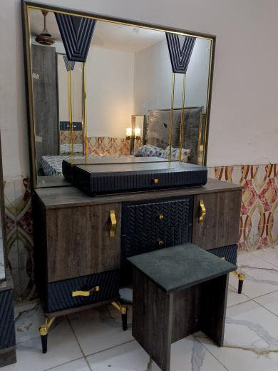 غرفه نوم تركي للبيع 9 قطع درجه أولى صابره عليه بمليون ونص السعر 800 للستفسار الاتصال علا الرقم ***********
