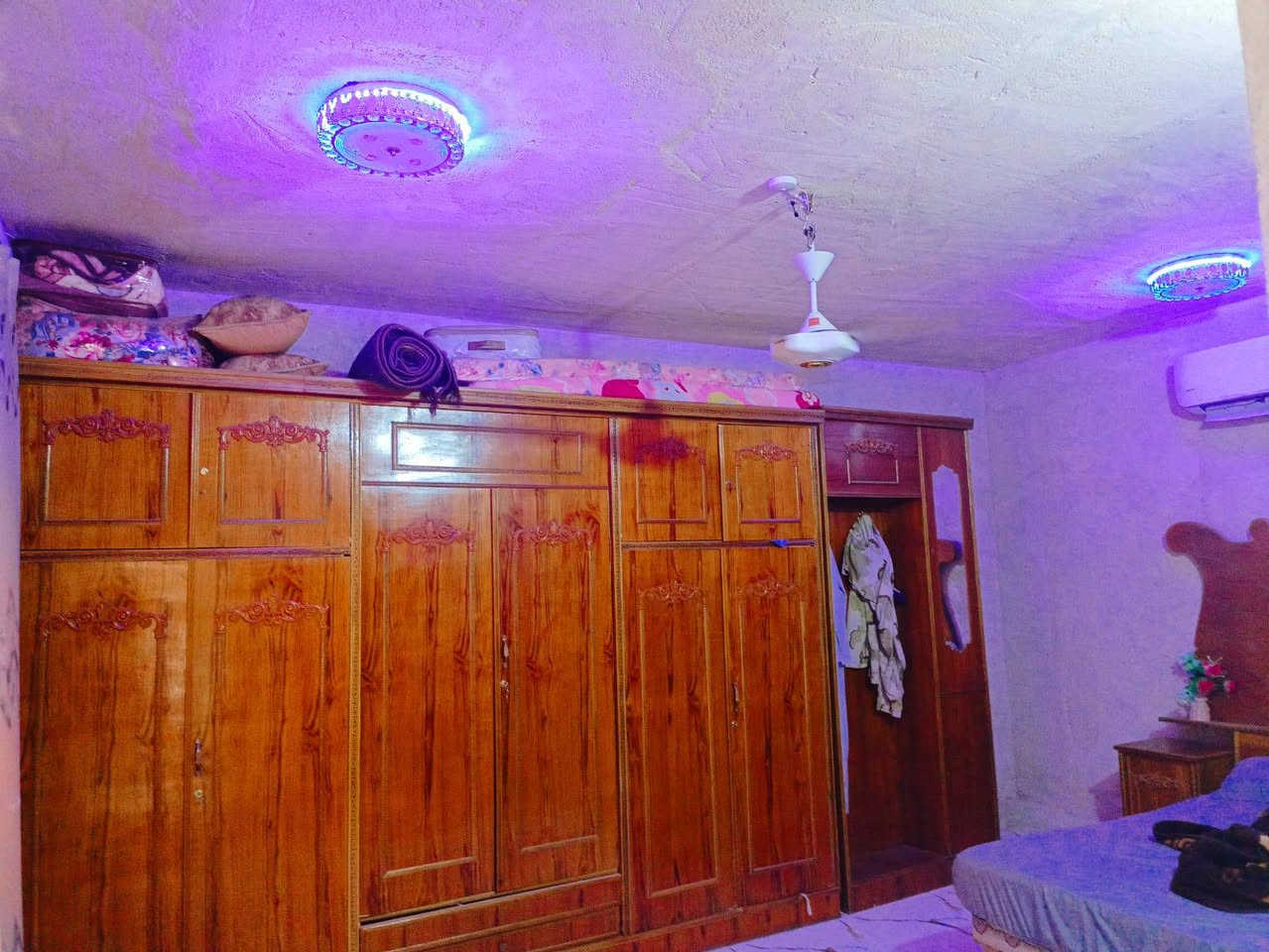 ١٥٠ متر ٤ غرف نوم طابقين اساس طابوك والطابق الول كونكريت الثاني فرمستون البنا ابلوك درجه اولا ٣ حمامات مطبخ وستقبال
للاستفسار الاتصال على الارقام التالية 
***********
***********
