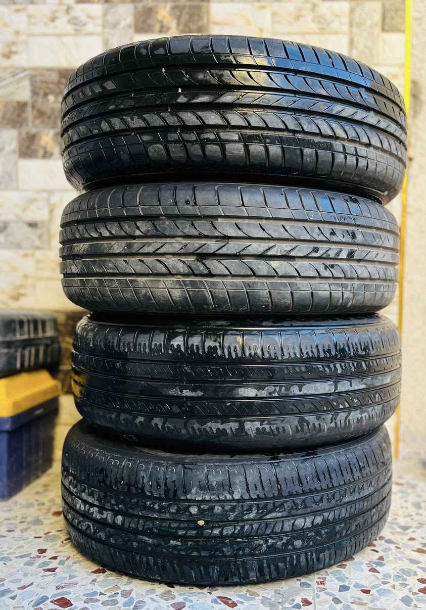 ويل كورلا حجم 15 لا عواج ولا لحيم ولا تصليح 
تايرات 2 جدد100% 
وتايرات 2 نضافتهن 80%
سعر 200 وبيهن مجال 
مكاني بغداد الشعله 
***********
