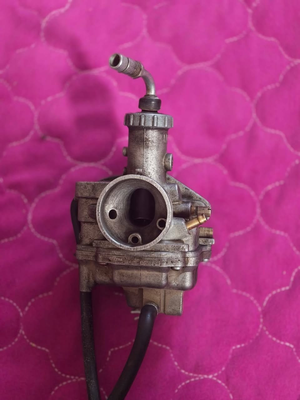 غراض تكتك نضيفه شلع بـ 30 الف
واتساب ***********
- جهاز تتبع الموقع
- كابريتر موديل 20
- جرس اشاره
- هورن بك
