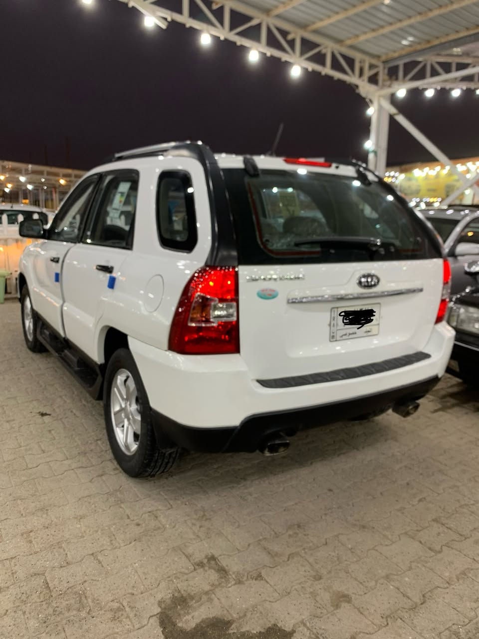 السلام عليكم كيا سبورتج للبيع 2009 رقم نجف مكفوله من صبغ وتبديل وفتح مكينه وكير وحدايه وتبريد كله مكفول مكينه 2000 فتحه داخل لونين ويل جبير دبل اكزوز السعر 123 وبيه مجال بسيط مكان السياره النجف الاشرف الاستفسار المراسله او الاتصال ***********
