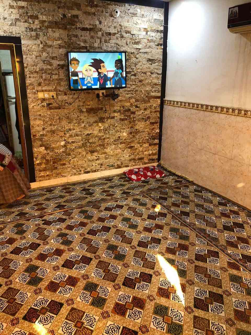 السلام عليكم دار طابو صرف في شهداء العبيدي الثالثة قرب ملعب البدري المساحة ٨٠ متر طابق واحد لاستفسار الاتصال على الرقم ***********
