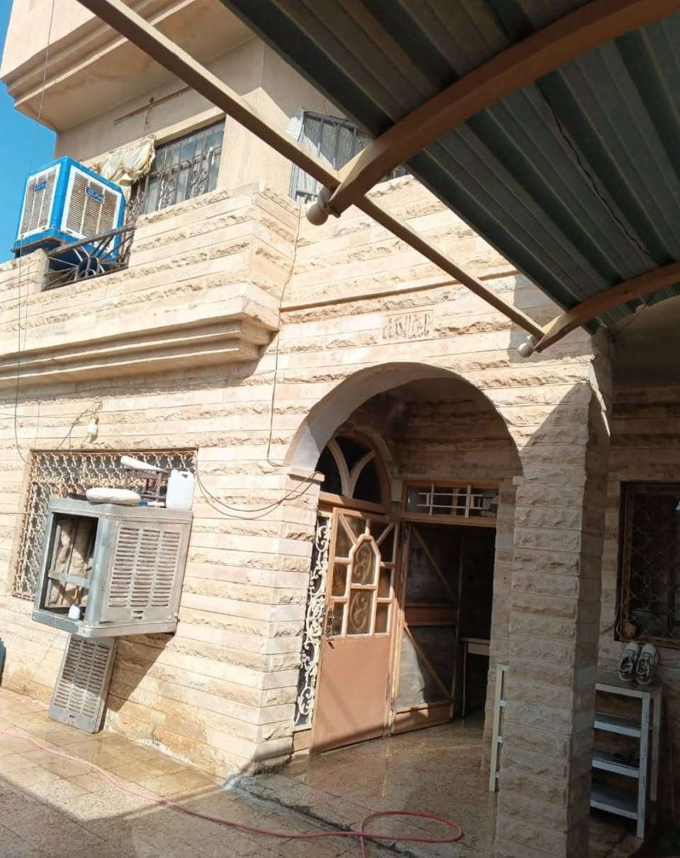 دار سكن للبيع...ملك صرف التسجيل العقاري/الزهور وپأسمي وشرط التحويل
المكان/حي سومر(بالبداية وقريب من مطعم سومر ...)...طابق ونصف
المساحة/٢٠٠م
المشتملات/
الطابق الاول/ غرفتين نوم +غرفة استقبال+هول+مطبخ+w.cوحمام وw.cخارجي
الطابق الثاني/غرفتين نوم+هول+w.c وحمام
ملاحظة /قريب من السوق ب٤٠م والمحلات واصلة أمام البيت وبجواره.
السعر/٢٠٠٠٠٠٠٠٠مائتان مليون دينار


**إذا كنت صاحب هذا الإعلان وتريد حذفه لأي سبب، رجاءا أرسل رسالة إلى الدعم الفني**