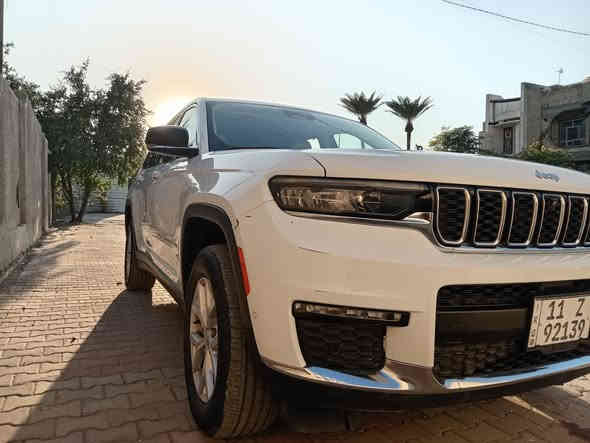 جيب كراند شيروكي لمتد 7 راكب .
الموديل : 2022 . امريكي المحرك : V6.  3.6L . 
العداد : . ( ٧٤ ميل. 

المواصفات :
* دفع رباعي 4x4 . 
* رادار امامي مع مانع تصادم . 
* تحذير الخروج عن المسار . 
* تحذير النقطة عمياء ⚠ .
* ويل قياس 20 انج .
* سقف بانوراما . 
* شاشه كبيرة 10.1 انج . 
*خمس كامرات من كل اتجاهات
* نظام الخرائط (GPS) .
* كاميرا داخلية . 
* كاميرا خلفية . 
* المصابيح الأمامية زنون .
* كشافات الضباب زنون .     
* تشغيل عن بعد .
* صندوق كهربائي .
* مقصورة الركاب من الجلد الفاخر .
* حفظ وضعيات الجلوس (ميموري) . 
* المقاعد الأمامية كهربائية .
* المقاعد الأمامية تبريد وتدفئة .
* المقاعد الخلفية تدفئة .
* سستم صوت Alpine . 
* انارة داخلية LED . 
* حساسات خلفية . 
* 7 راكب vip
* مكيف خلفي مع وحدة تحكم منفصلة . 
* تدفئة ستيرن . 
* مانع تصادم خلفي .
وامامي
* بلوتوث تلفون . 
* محدد سرعة . 
* نظام التشغيل والاطفاء الاوتوماتيكي .
* ⁠سياره مكفوله كفاله عامه 
عد باب خلفي مبدل وبارد كد  شب بلجملغ خلفي
رقم الهاتف ***********
مكاني بغداد الشراي يتصل ويدلل
السعر 340$
