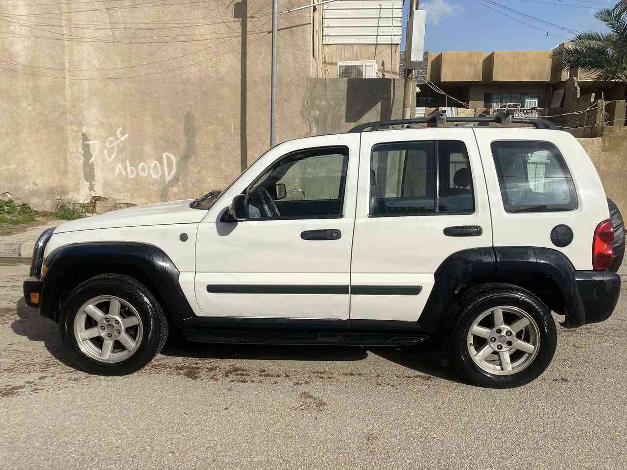 جيب ليبرتي 2007  فول موصفات 1/1فتحه سقف وشاشه اعطال مكينه 3.700وكير كفاله سياره جاهزه من كل النواحي تبريد ثلج تدفئه شغاله كهربائيات كلها على بلاد مابيها لا جطل ولا تيب سياره ماشيه 208 الف حقيقي  سياره مال بيت كامره وشاشه وسستم سماعات حداديه خير من الله ارضيه مدوشمه جلد بيها مكانات صبغ سياره فور ويل 4x4دشبول مابيها كلوبات مشتغله سياره صافيه سنتر لوك شغال جامه خلفيه ع ريمونت وبالعافيه على ياخذها رقم بغداد دولي مابيها اي نقص 
السعر 78 وبيها مجال 
العنوان بغداد الكماليه 
الهاتف ***********
