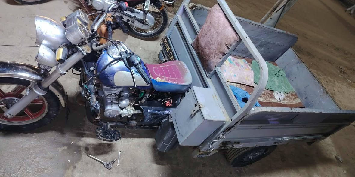 جمره.  17.  أوراق كامله
كهربائيات كامله  تعال افحص وشوف سعر تعال خاص او خابر وتدلل مستعجل على بيعتها
***********

مكان سوق الشيوخ طريق الحسائيه شارع الشهيد حسن نصر الله
