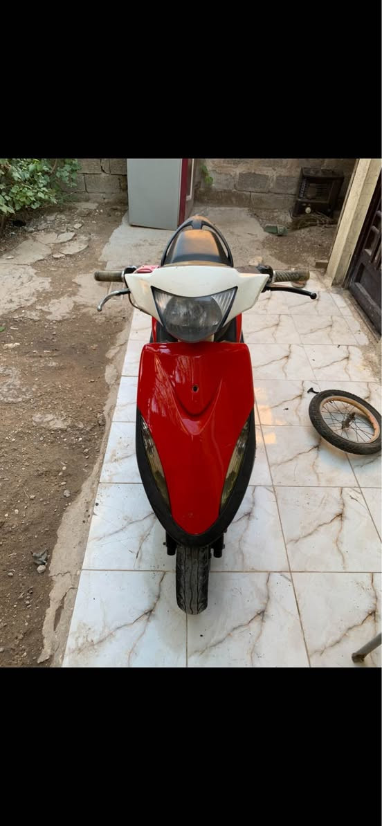 السلام عليكم 
دراجه ماكس عدله
حاويه بلاديه نضيفه كلش 
بوشه 49 تمشي 120 
معدلها 100
دشبول اشاير هورن 
كهربائيات كله شغال 
نكره سلف 
كابريته شرط جديده 
شيال كامل جديد 
دراجه نضيفه كلش 
مبدللها بس ولفات  
دراجه كهربائيات كلها شغاله مابيها اي نقص 
دراجه كلش نضيفه او جديده سعرها :
575الف مجالها بسيط حك الجيه 
مكاني كربلاء /الحسينيه /منطقه عون 
*********** الفلوجة, الأنبار
