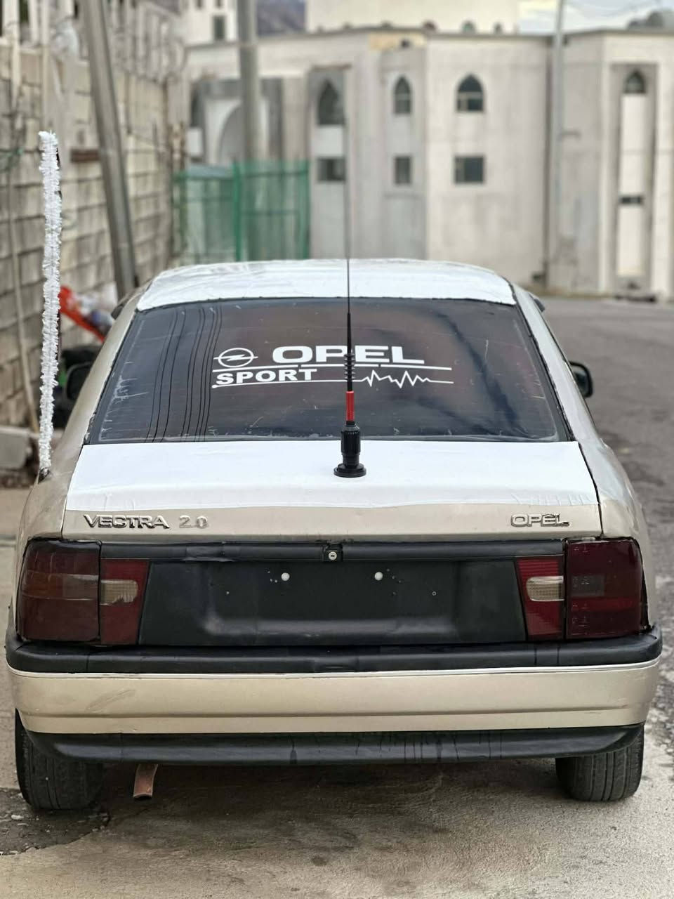 ئۆپڵ ڤێکترا مۆدێل ۱۹۹۳ گێڕ عادی مەکینە ۲۰ سەیارەکە بێ دەعم و لێدراو ساردە کوتی نییە خایسی نییە زۆر جوان ماوەتەوە  چوار تایەو ویلی نوێیە بێ کێشە بێ دوکەڵ بێ بوخار سەیارەکە علوجە بەشەرتی موس و بڕاوە ماڵی مەدەنی بەشەرت
سعر 19 گەڵاو مجال 
جوابی چات نادەمەوە ***********
