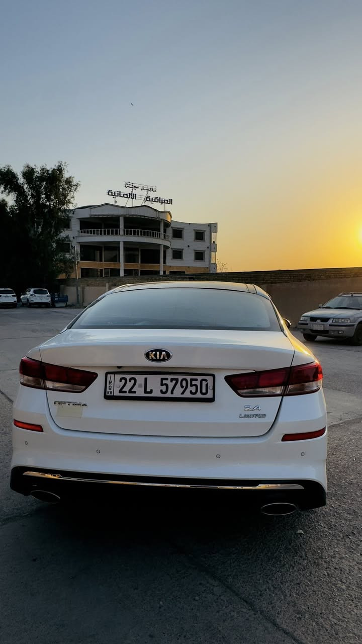 السلام عليكم
السلام عليكم 
كيا اوبتيما موديل 2020 
خليجي فول بصمه بانوراما 
مكينه 2.4 المرغوب دوش #
رقم اربيل باسمي شرط التحويل 
السيارة ماشيه 215 km
عليها منظومة غاز تريد وياها او بدونها 
السيارة بيها بارد موضحهن بالصور 
السيارة نظيفة وجديدة واحلى من الصور  ومال جناي 
للاستفسار ***********
