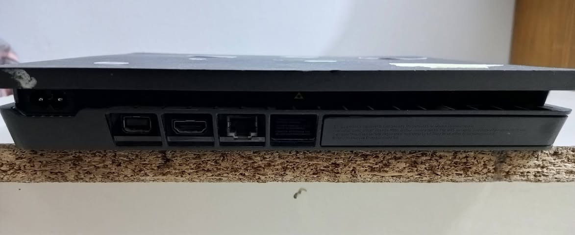 بلي 4 سلم
نص تيرا
اونلاين
نظام 13.04
لوك ستيكر مامفتوح ابد
ملحقاته كامله 
منفذ الاقراص شغال 
جهاز نظيف وعلى مسؤوليتي
240 وبي مجال 
رقمي واتساب فقط
***********
