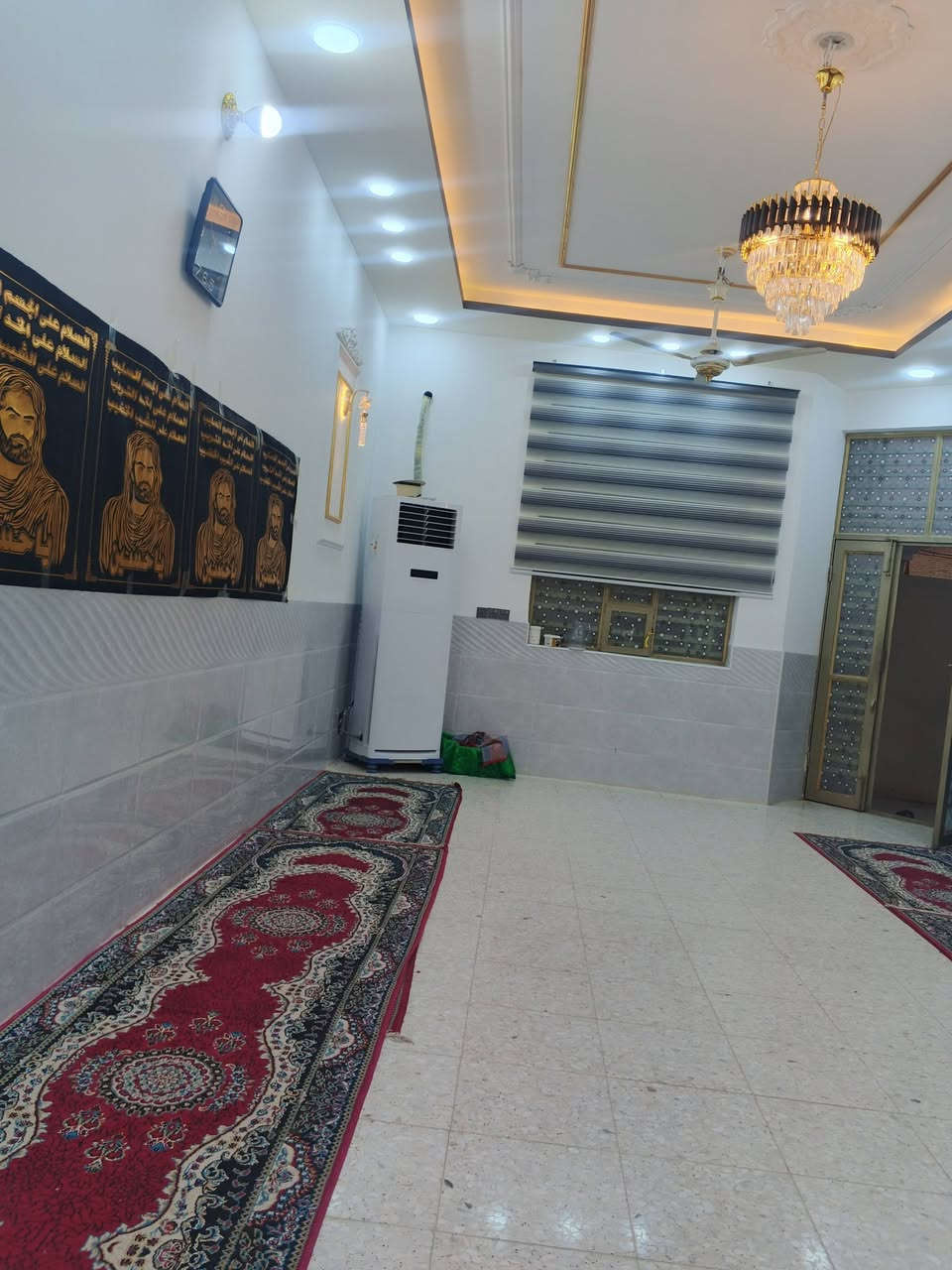 دار 200 متر للبيع حي النداء شارع المجمعات شارع 60 مال جامع الاحسان منطقة 51 السعر 150 وبيه مجال للتفاصيل اكثر ***********
