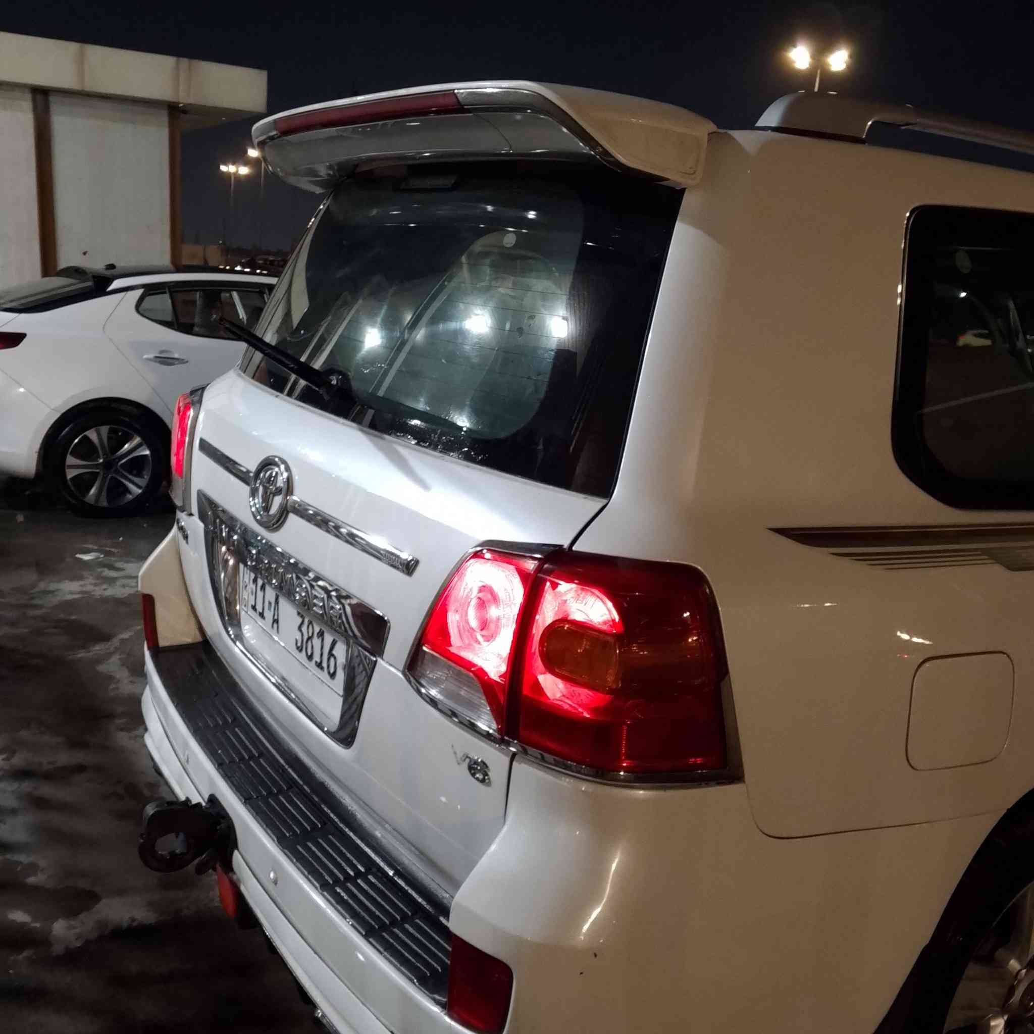 السلام عليكم ورحمه الله وبركاته لاندكروز للبيع جديده وحلو كير محرك خير من لله بسمي تحويل ثاني يوم موديل 20210 ماتصرف عليهه ولا ربع 
***********
