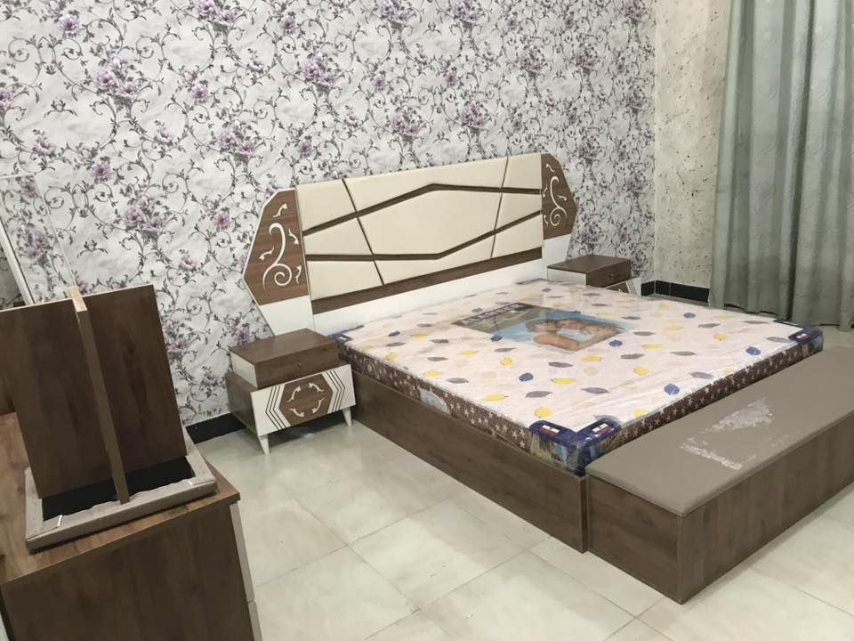 السلام عليكم اخوان من بعد اذن الادمن غرفة 7 قطع للبيع  مستخدمة    طبعاً هاي الصور اول مشتريتهة  للاستفسار الاتصال على ***********
