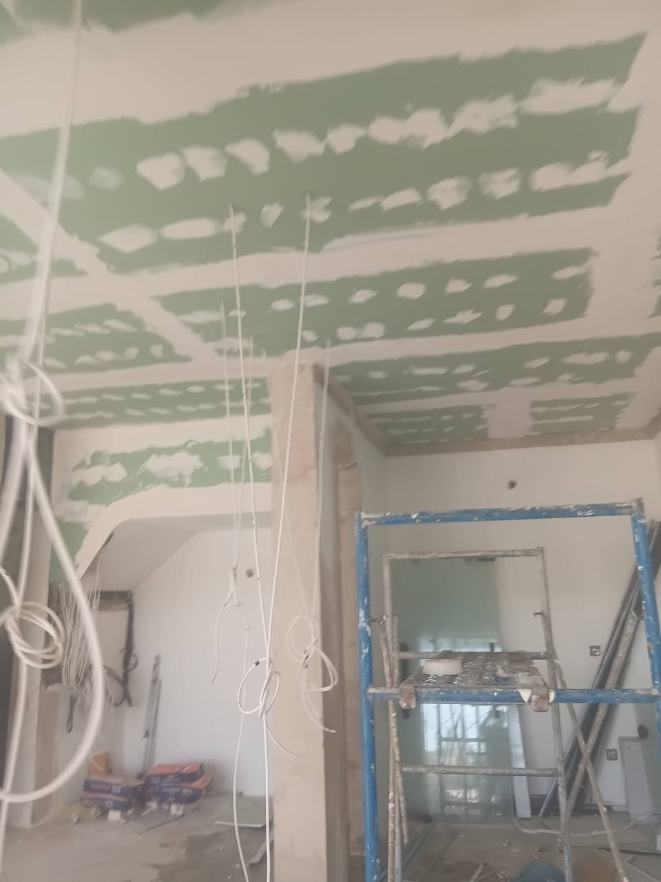 سلام عليكم اشتغل صباغ وديكورات واجهات فوم   ونشتغل  بوردكس   محل مجمع اتصل ***********
