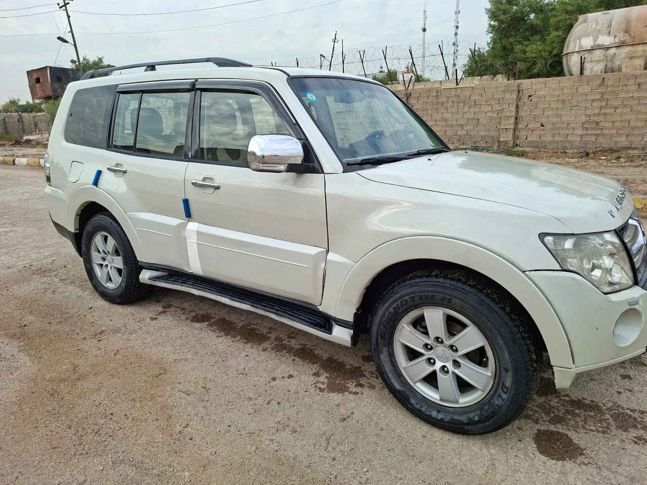 السلام عليكم للبيع او مراوس متسوبيشي باجيرو موديل ٢٠٠٨ فول مواصفات حبتور تدفئة وتبريد ثلاث قطع سبعه راكب فور ويل مري شفط شاشه كاميرا سلايد روف كهربائيات كلهه تشتغل داخل نظيف صدر امامي وخلفي ممتاز تخم تاير نظيف سياره جاهزه سونر بالصور مكانها بغداد الدوره ابو دشير هاتف *********** سعرها ١٠٥ وبيها مجال ان شاء الله تعالى بغداد, العراق
