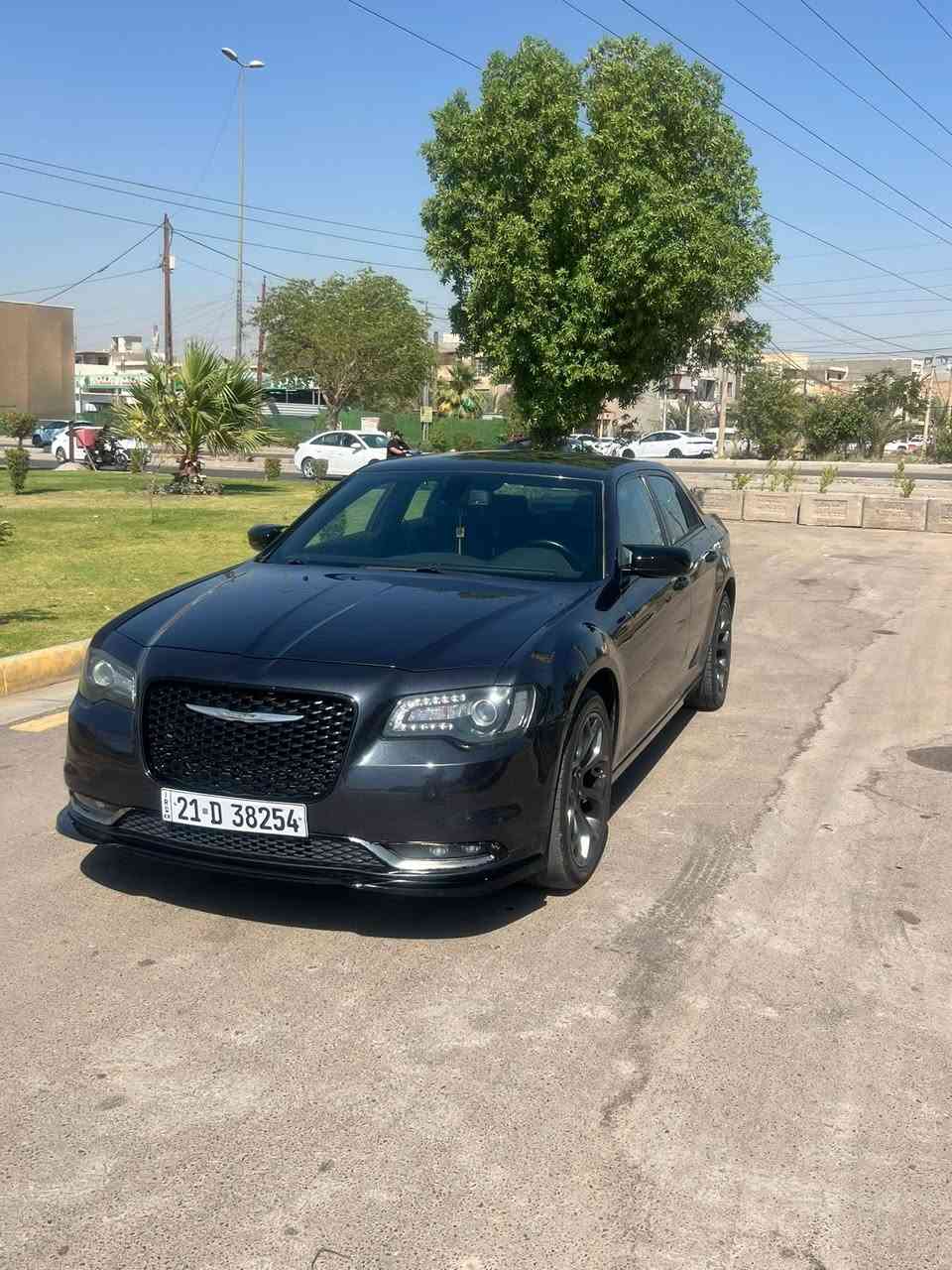 السلام عليكم …
كرايسلر 300S . كندي

الموديل :2019

العداد : 70 MI

المحرك : V6 . 3.6L .

( السياره كلين تايتل كفاله عامه حتى الداعميات شرط بدون صبغ وبدون تعديل السياره جاهزه )  ✅ هزه جديده 2027

المواصفات :

• مصابيح امامية زنون مع LED .

• ويل قياس 20 أنج .

• حساسات خلفية .

• شاشه كبيرة مع نظام ملاحة نفكيشن GPS .

• سستم صوت الپاين مع سماعات بريميوم .

• المقاعد الأمامية كهربائية .

• مقاعد أمامية تدفئه .

• تشغيل عن بعد .

• ستيرن كهربائي .

• محدد سرعة .

• تلفون بلوتوث .

• كاميرا خلفية .

• مرايا متحسسة للاضاءة العالية .

• نظام سبورت شفتات بالستيرن .

*كير ماوس

*كشنات جلد

• دخول ذكي (بصمة) .

سعر السياره :240

مكان السيارة :بغداد العلام

للاستفسار :

***********

