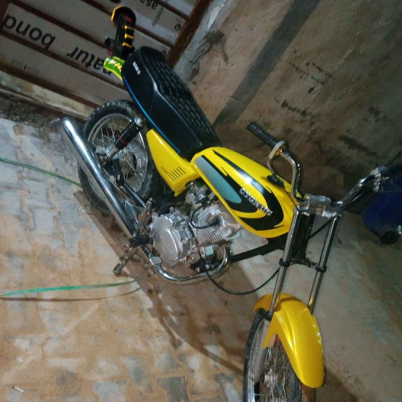 السلام عليكم اربعه كير (اوراق) شاصي 21 تعمير 24 نضافه 100/90 شلعه ومعدل خير من الله  مكان نجف مموجود خاص الرقم ***********
