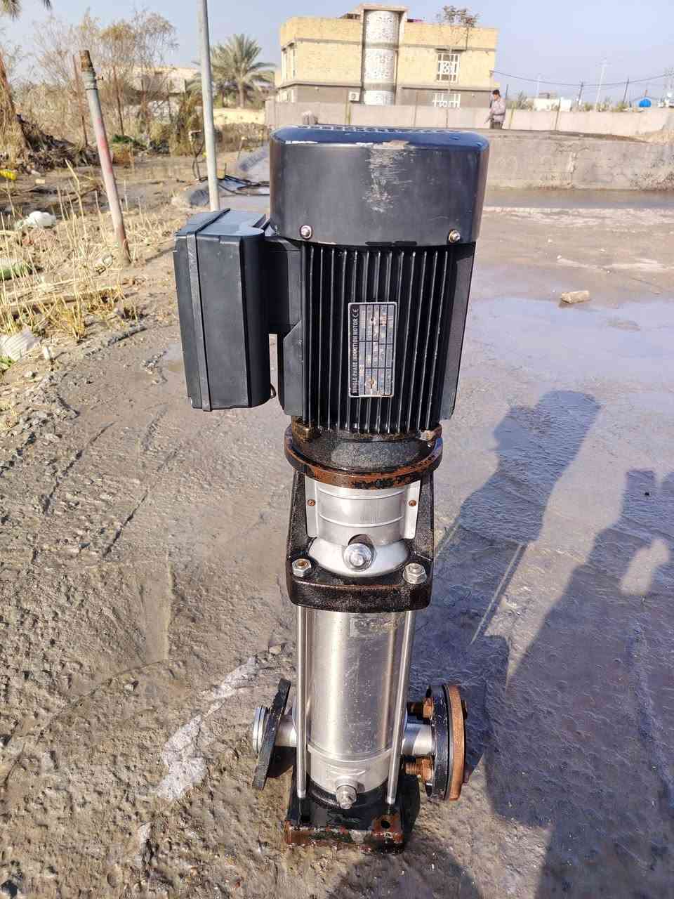 السلام عليكم
ماطور عامودي ٣احصان سنكل فيز استخدام بسيط بعده نضيف كلش للبيع سعره ٢٥٠ ألف 
***********
