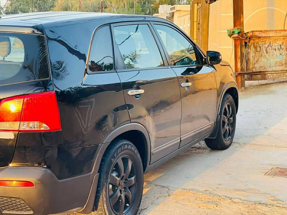 سلام عليكم ورحمة الله وبركاته                                                      

سورنتو أمريكي موديل 2012
ضريبتها فقط جاملك وشويه بل بنيد 
محرك أربعه 
سياره كامله من كلشي 
صدر تبريد 
تفاصيل خاص 
***********
