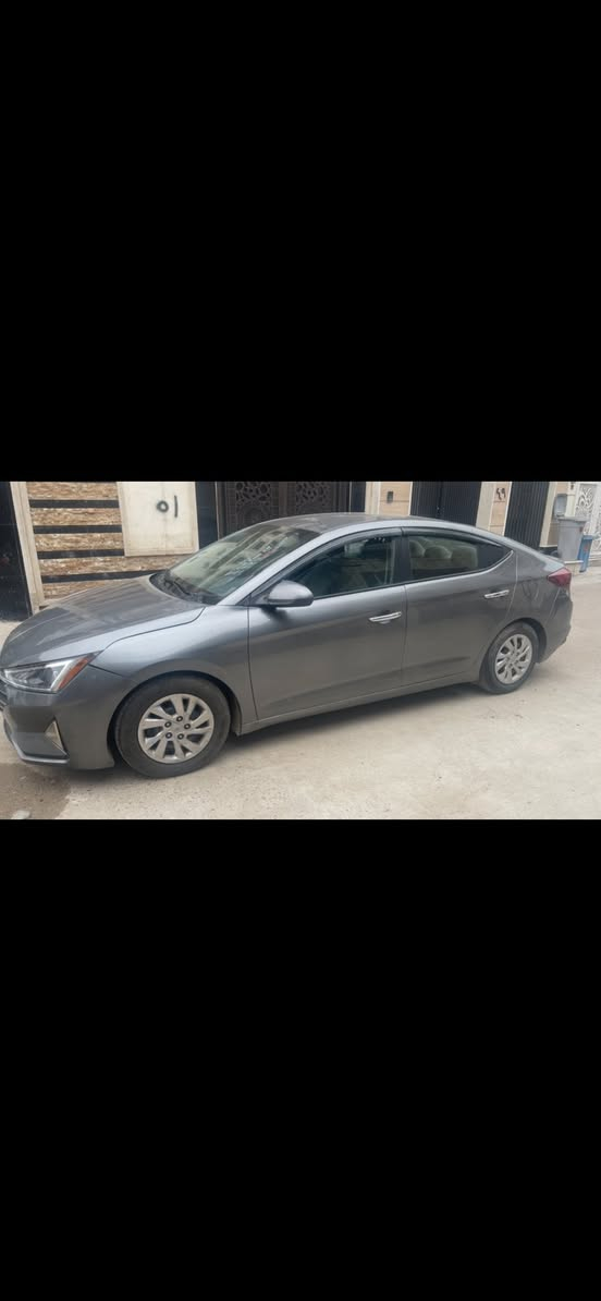 السلام عليكم
النترا 2019 وراد امريكي 
محرك2000
مواصفات عادية
مكانه بغداد-الدورة
السعر 125 ورقة وبيهة مجال

الاتصال :***********
