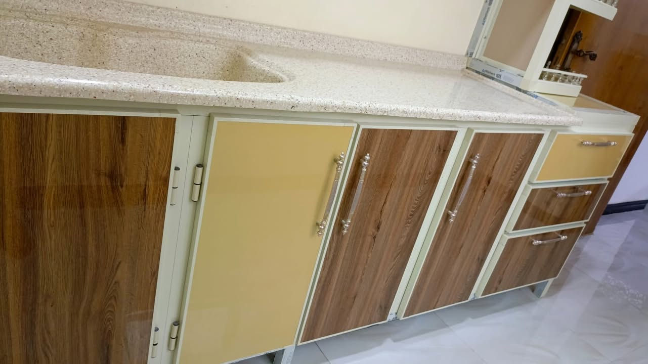 كاونتر مستخدم قليل ونظيف
وبسعر مناسب الطول 3امتار 
***********
