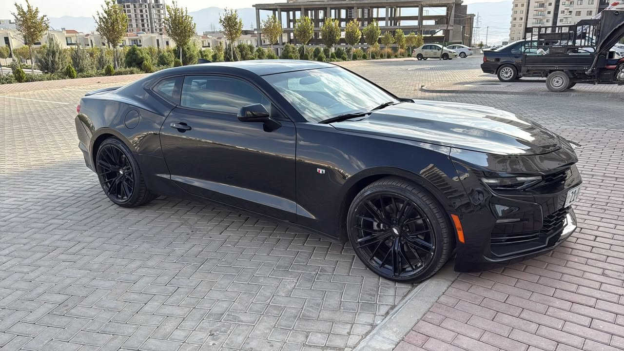 السلام عليكم
كمارو موديل ٢٠٢٢ 
اربعة سلندر
مواصفات بصمة تشغل بصمة ايواب كاميرة خلفية كشنات جلد لونين ويلات ٢٠ تو سايز
تايرات جديدة 
نواقص مابيها السيارة كاملة من كلشي حدادية وصدر وفلاتر مابيه اي عيب 
كير ومكينة بشرط 
حادث قطعة صبغ الجاملغ خلف السكن
صندوق مبدل بلادي نفس اللون
السكف بيه تعديل بارد
ماشية ٥٩ الف كيلو متر 

المطلوب 134  ومجال 
وماكو كمارو بهل موديل بهيج سعر 
بس ايرباك تكمه طاك
السيارة باسمي تحويل بنفس اليوم
مكان السليمانية 
***********
