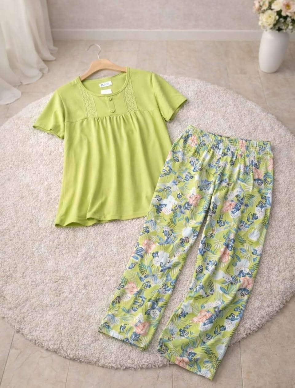 الجديد 🔥
تراك نسائي موديل راقي ومريح 👗
ستايل يجنن ويناسب المنزل  💕

📏 متوفر من قياس L XL XXL XXXL 
🎨 ألوان حلوة وثابتة
🧵 قماش مريح قطني زبده

🎉 ولفترة محدودة فقط أسبوع واحد
خصم 20% 🔥🔥

لا تفوتين الفرصة ✨
الحجز  عالخاص
***********
