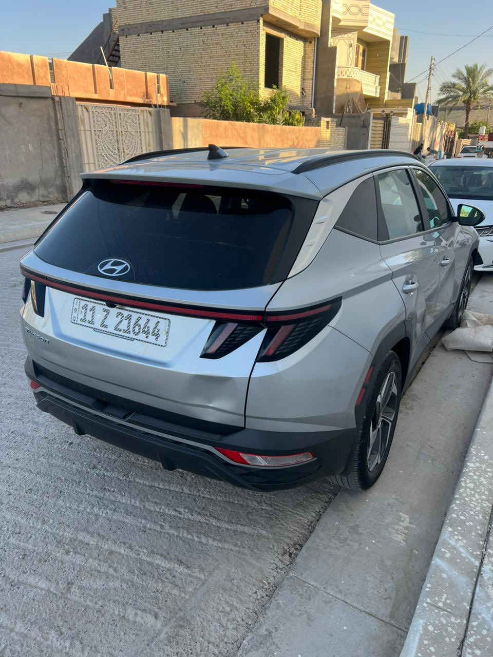 توسان موديل 2024
وارد امريكي فول مواصفات 
محرك 2500 
فتحه 
رادار امامي و جانبي 
حساسات خلفية
كشنات جلد 
كشنات تدفئة 
شاحن موبايل لاسلكي
جنطة كهرباء 
تشغيل عن بعد
سايد بريك كهرباء 
مانع انزلاق 
اوتو هولد
ابل كار بلاي
و باقي المواصفات المعروفة
السيارة ماشية  42 الف ميل 
صور الحادث بالمنشور البنيد صبغ فقط
مكان السيارة صويره 
السعر 175 وبيها مجال حك جيتك 
رقم صاحب سيارة ***********
