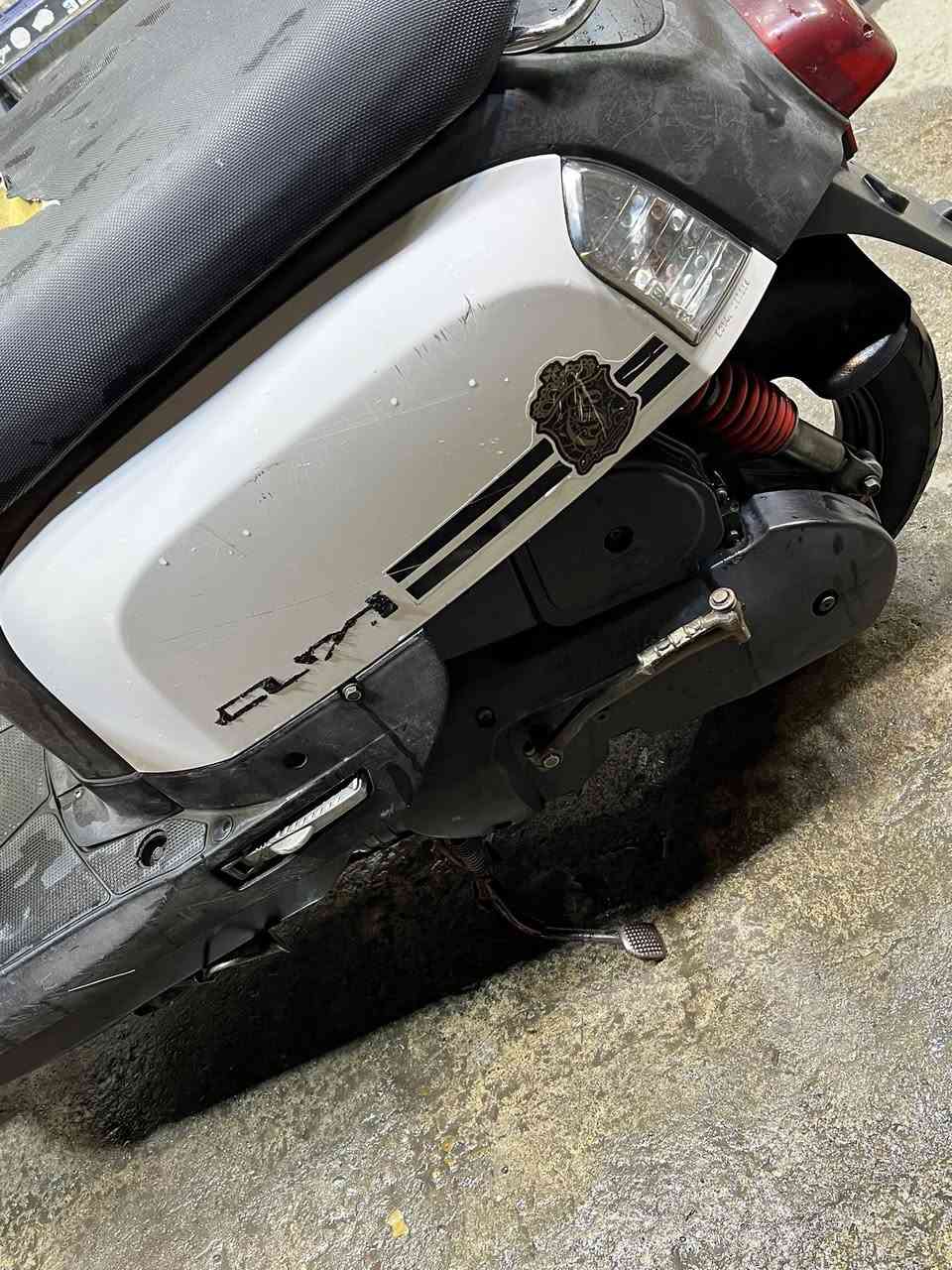 السلام عليكم بوليس للبيع او مراوس  دراجة كلها جديدة وشوفة عينكم ختم واحد شرط شلعة معدل مفولة سلف رياضي بوشة بلادي كابريتر فقط تجاري وشرط صافية ودراجة خرسة شعراية نقص مبيها السعر ٦٥٠ وبيها مجال مكاني اعظمية ***********
